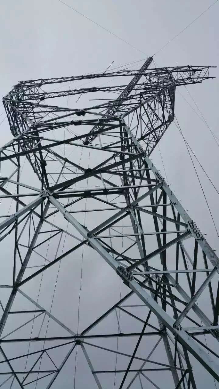 บล็อกบริษัทล่าสุดเกี่ยวกับ For tower erection project,what tools and equipments are must ?