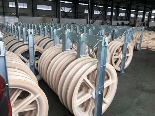 ซื้อ 660mm กว้าง Triple-Sheave ไนลอน Stringing บล็อกสําหรับเครื่องมือการสตริงสายการส่งสายไฟฟ้า Pilot online manufacture