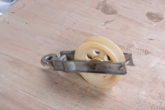 ซื้อ Hooke Type Cable Roller Stringing Pulley with 15KN Rated Load 200*60 Nylon Wheel for Overhead Cable Pulling online manufacture