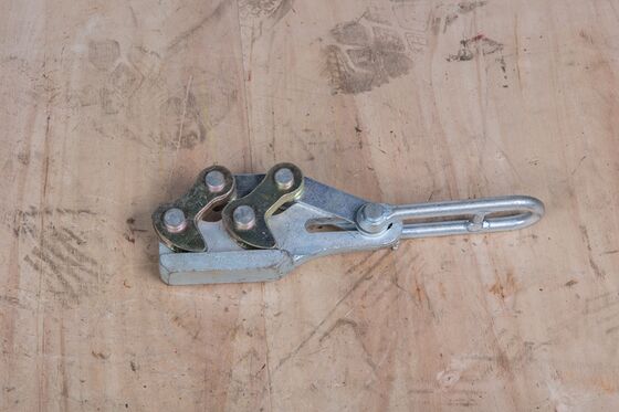 ซื้อ แคลมเครียดสายดินทนทานสําหรับ 50-70mm2 ด้วยความจุภาระ 20-30 kN และการล็อคแคมรวดเร็ว online manufacture