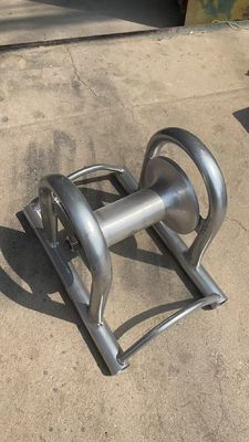 ลูกกลิ้งสายเคเบิลแบบตรงอะลูมิเนียมสำหรับงานหนัก พิกัด 10KN สำหรับการดึงสายไฟอย่างราบรื่นในการติดตั้งสายเคเบิลใต้ดินและเหนือศีรษะ