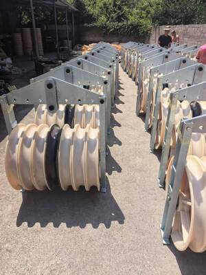 ขนาด 508-916 มิลลิเมตร กว้าง 20-150kN ภาระปริมาณ 7 ชิฟ MC ไนลอน สตริ้งบล็อกสําหรับการดึงสายไฟฟ้า